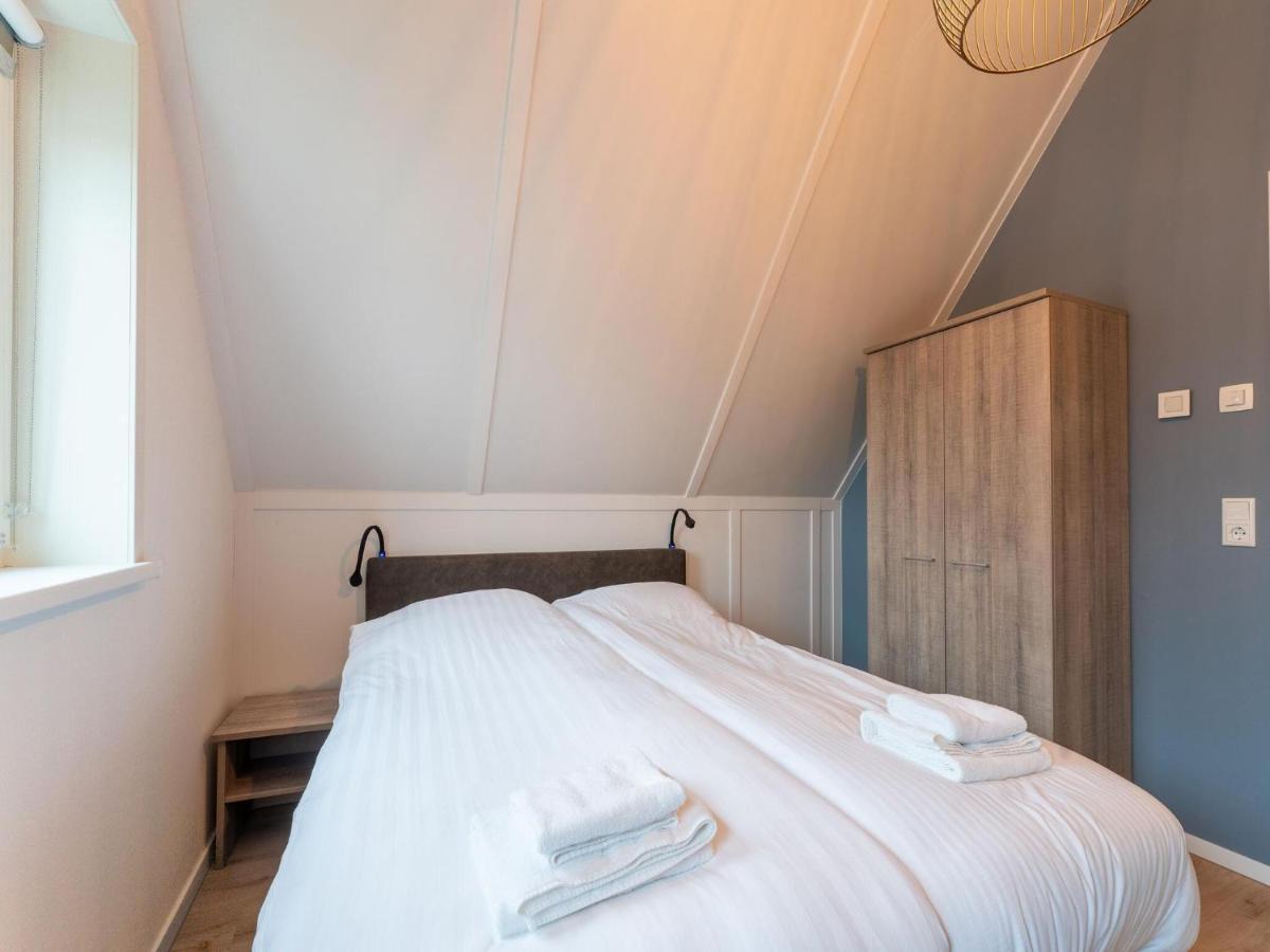 Modern Holiday Home By The Sea With Sauna Scherpenisse エクステリア 写真