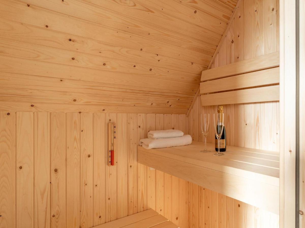 Modern Holiday Home By The Sea With Sauna Scherpenisse エクステリア 写真