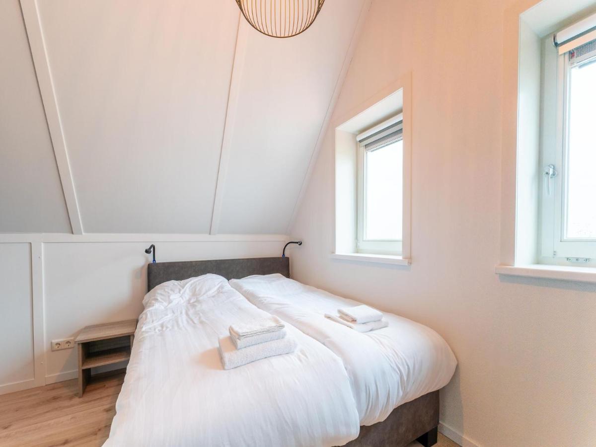 Modern Holiday Home By The Sea With Sauna Scherpenisse エクステリア 写真