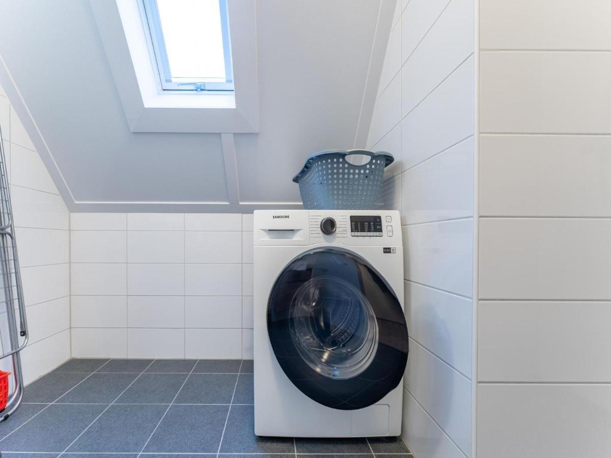 Modern Holiday Home By The Sea With Sauna Scherpenisse エクステリア 写真