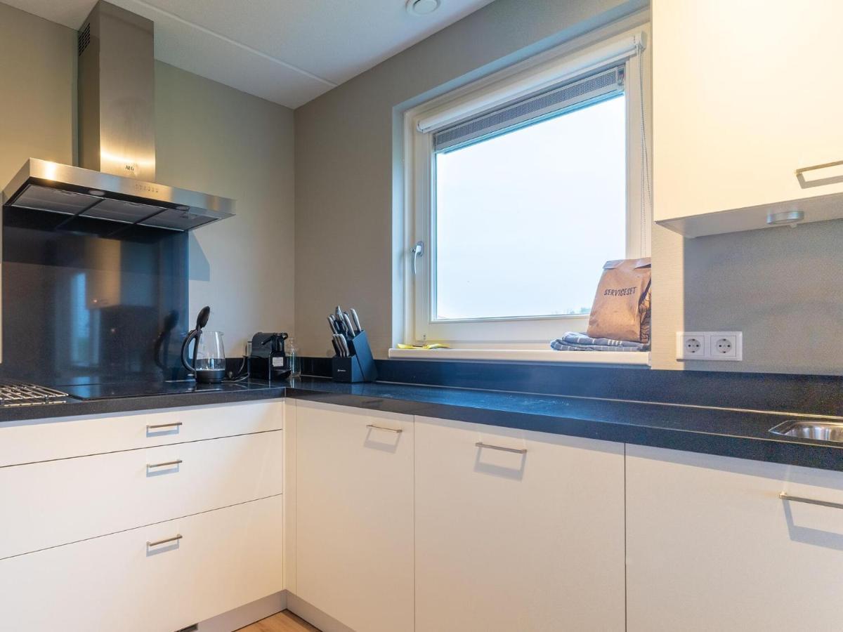Modern Holiday Home By The Sea With Sauna Scherpenisse エクステリア 写真